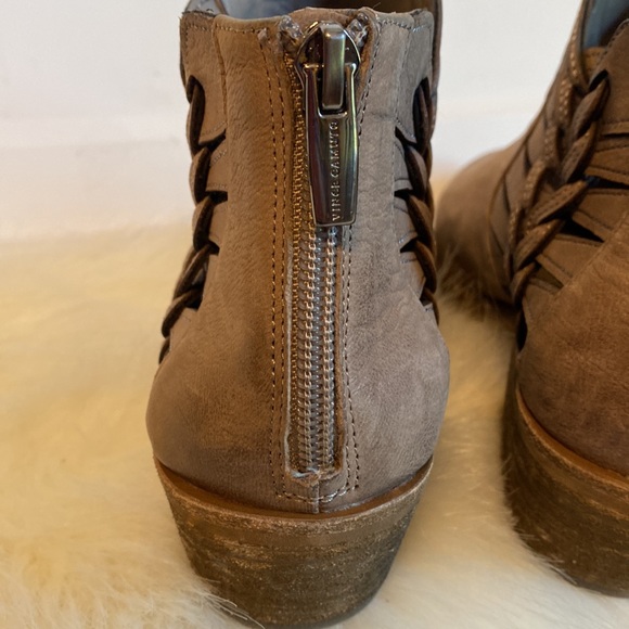 Vince Camuto boots/booties, size 8 - Picture 3 of 7
